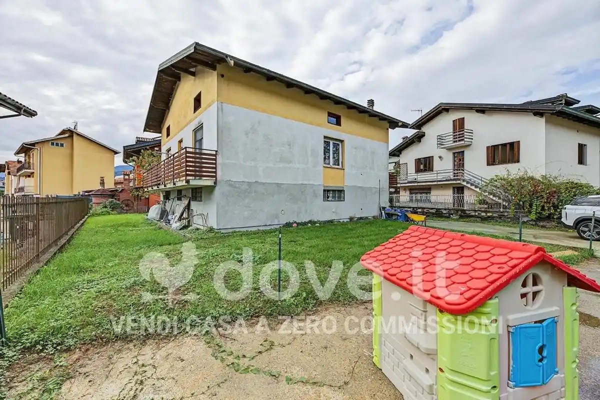 Villa in vendita a Borgosesia