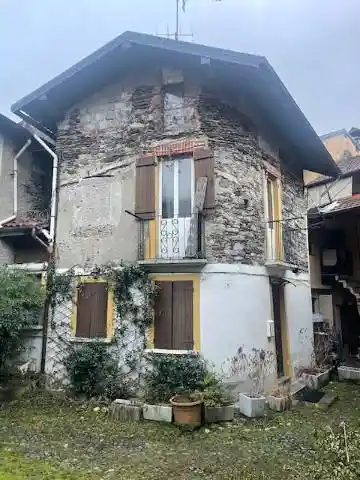 Casa indipendente in vendita a Cambiasca