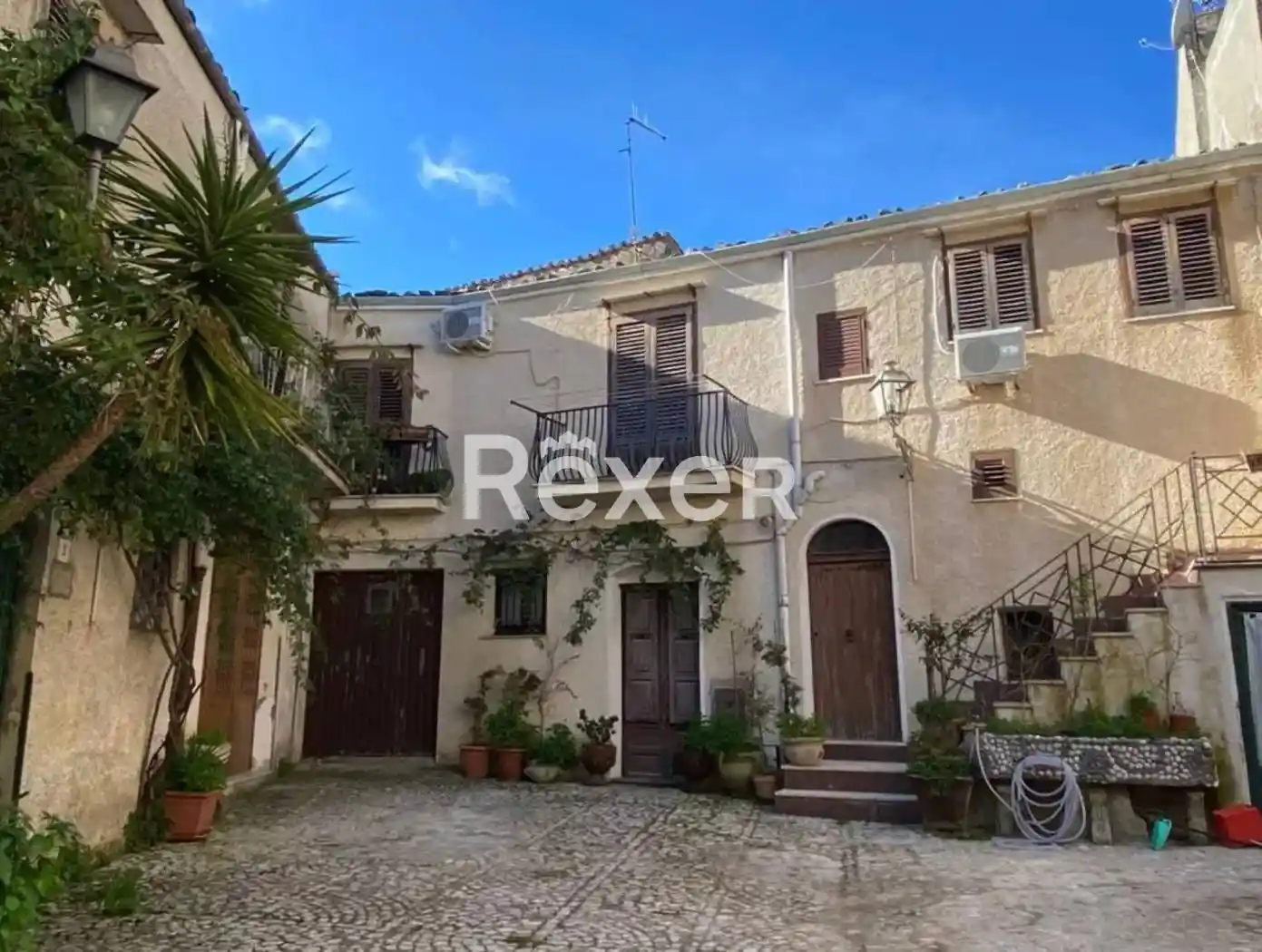 Casa indipendente in vendita a Palazzo Adriano