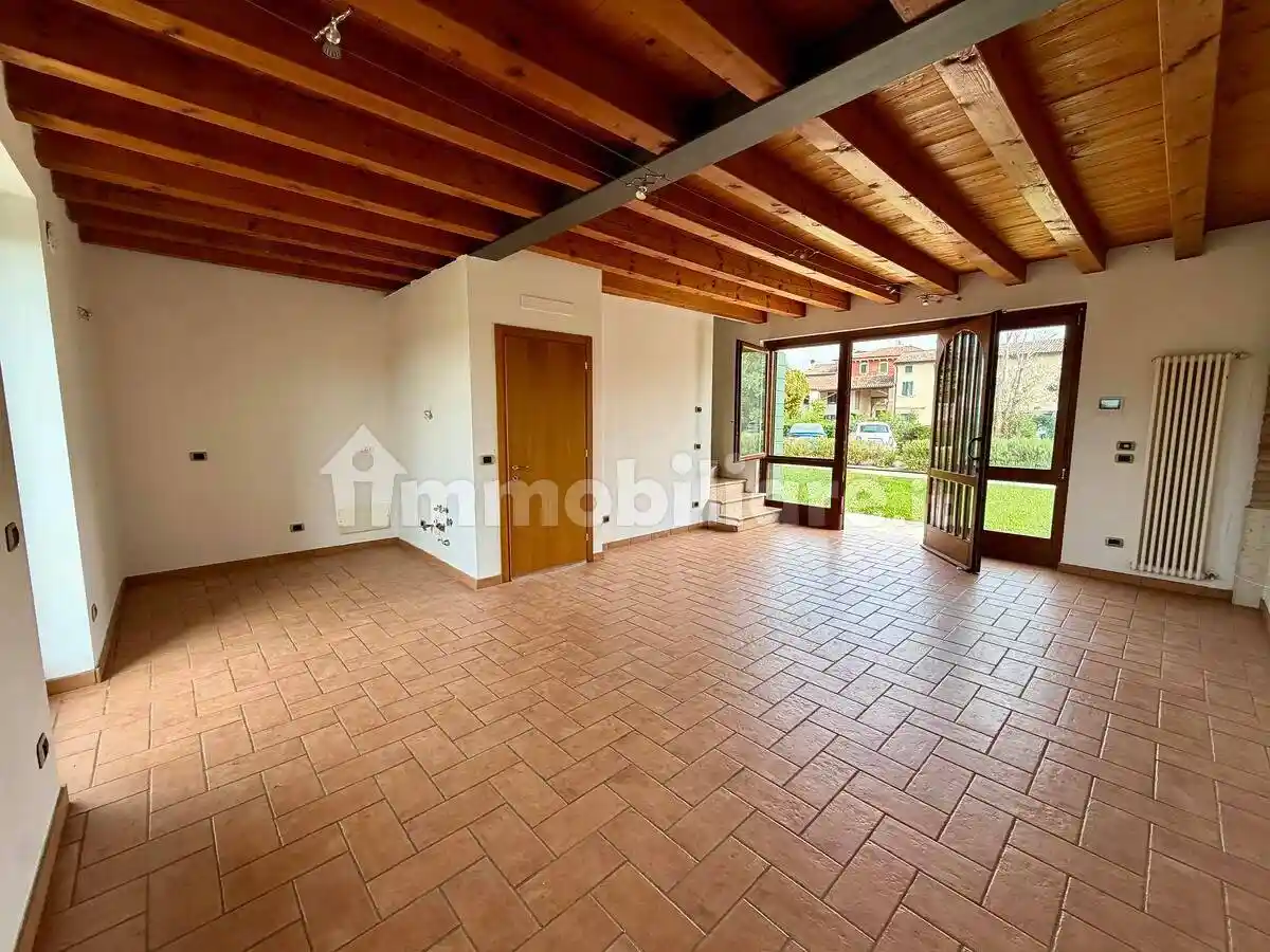 Casa indipendente in affitto a Verona