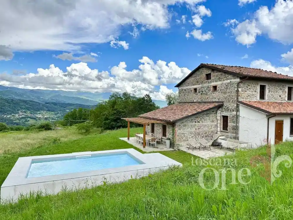 Villa in vendita a Camporgiano