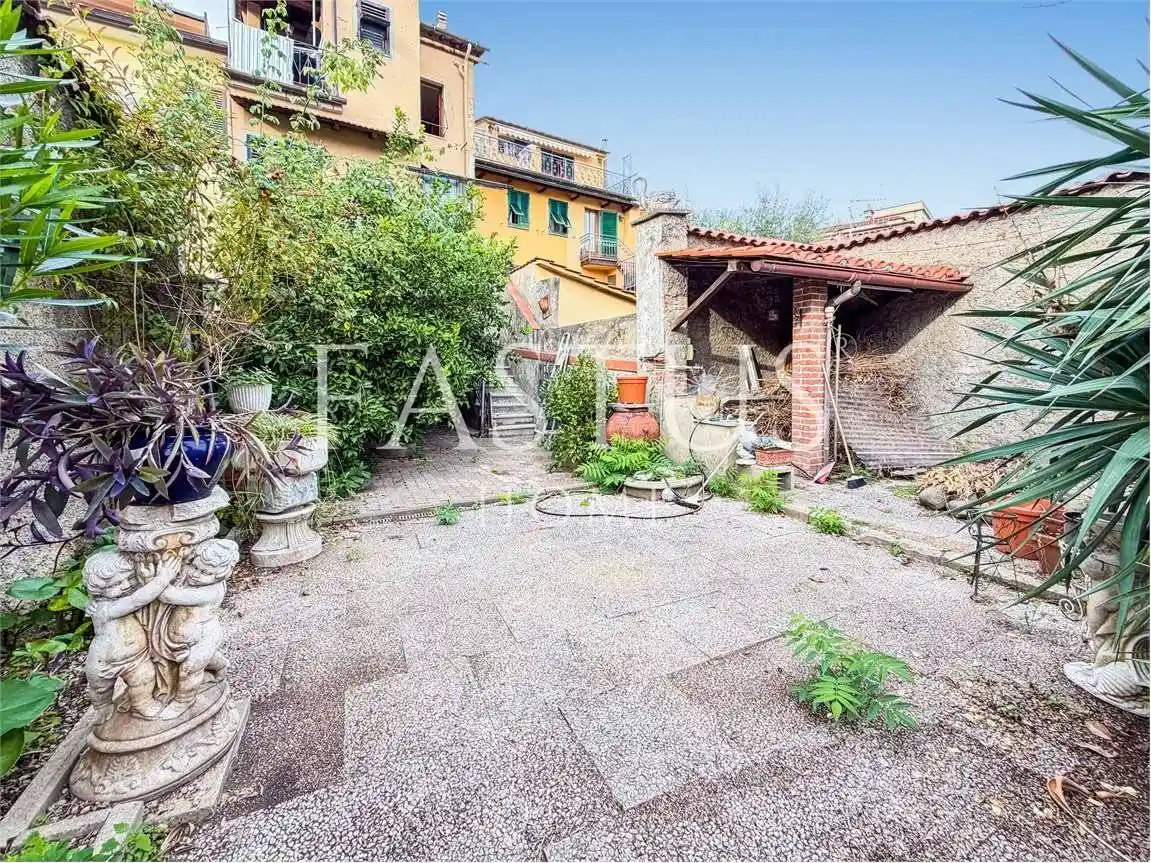 Casa indipendente in vendita a Pistoia