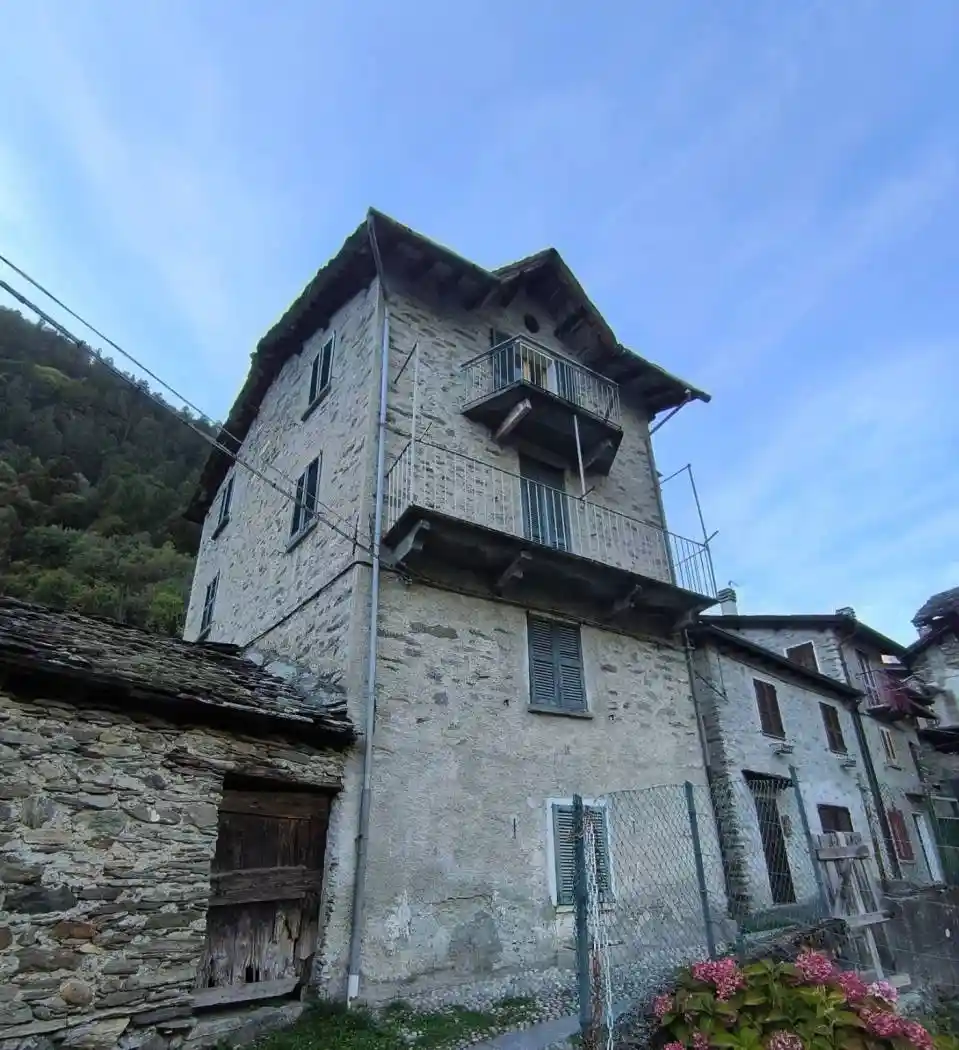 Casa indipendente in vendita a Torre di Santa Maria