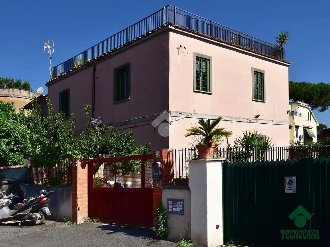 Casa indipendente in vendita a Roma