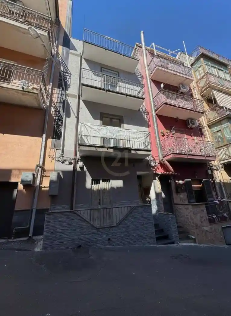 Palazzo - Edificio in vendita a Catania