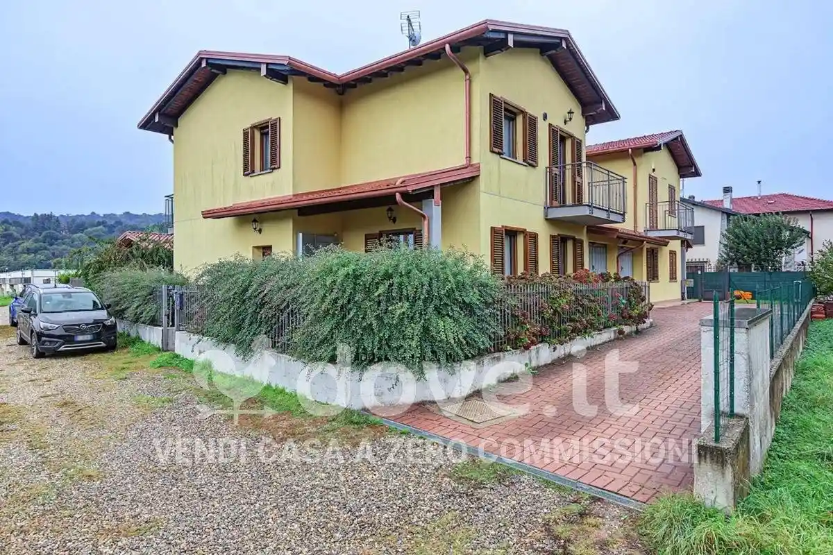 Villa in vendita a Cocquio-Trevisago