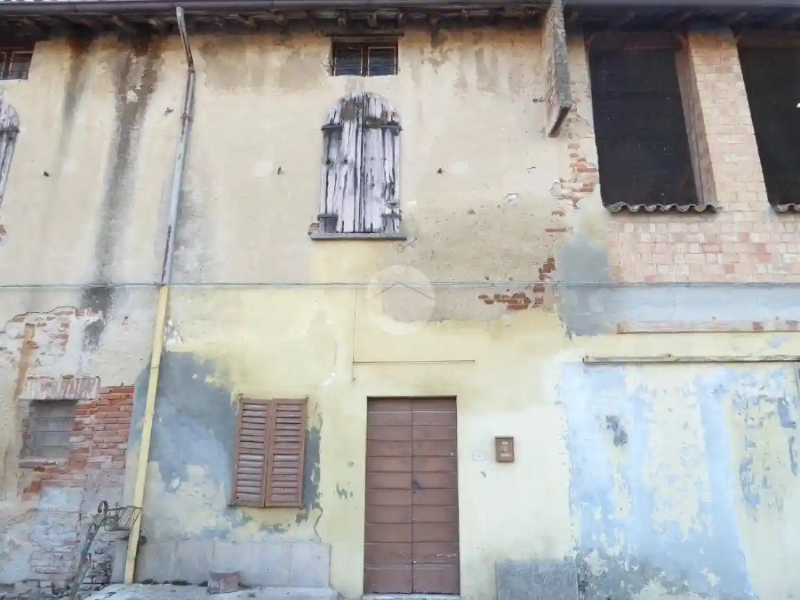 Rustico - Casale in vendita a Zenevredo