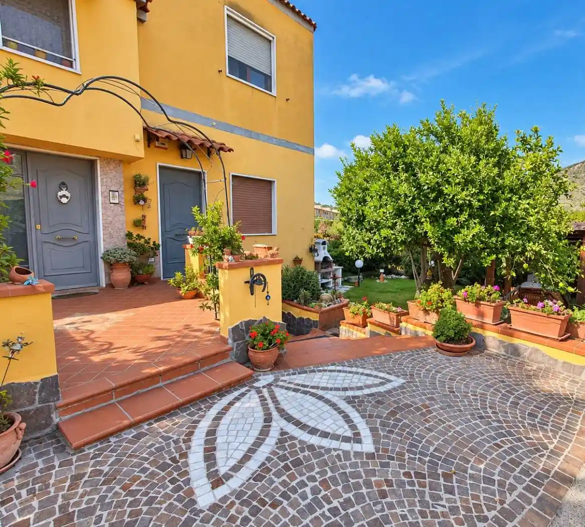 Casa indipendente in vendita a Pozzuoli
