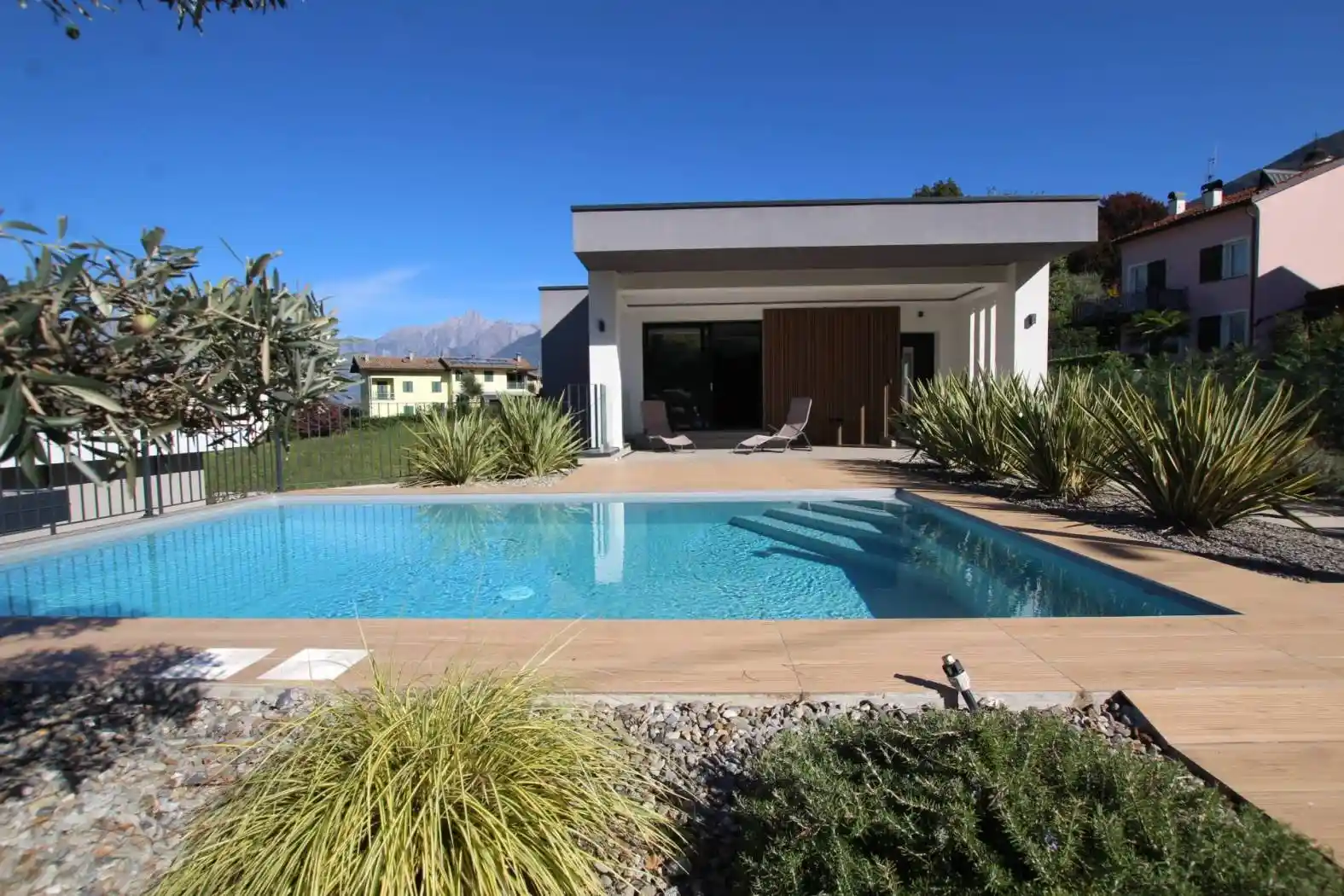 Villa in vendita a Colico