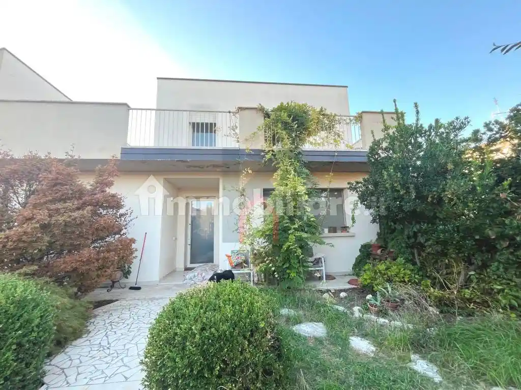 Casa indipendente in vendita a Forlì