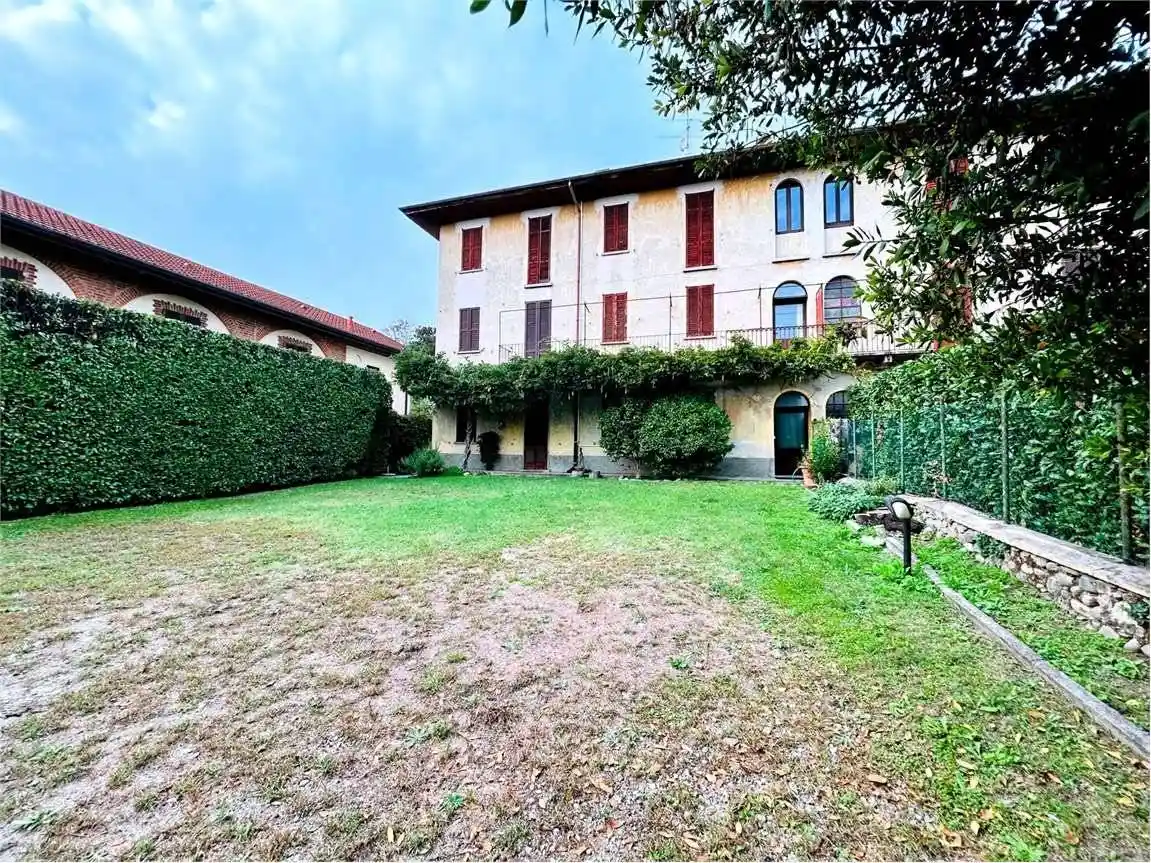 Villa in affitto a Sesto Calende