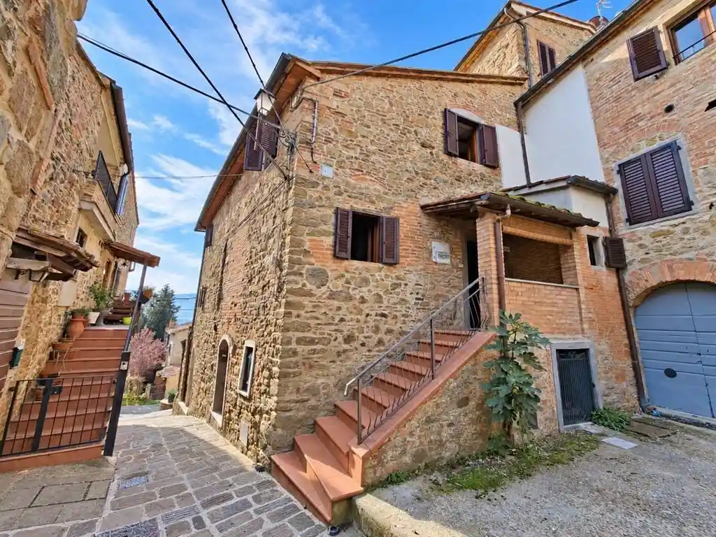 Casa indipendente in vendita a Bucine