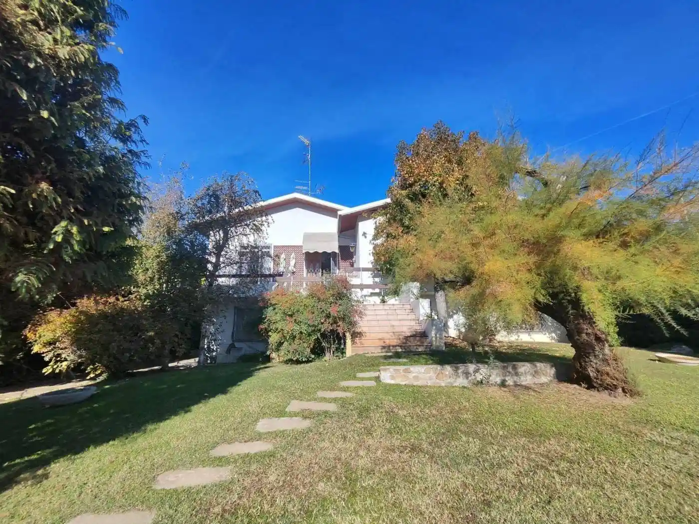 Villa in vendita a Cento