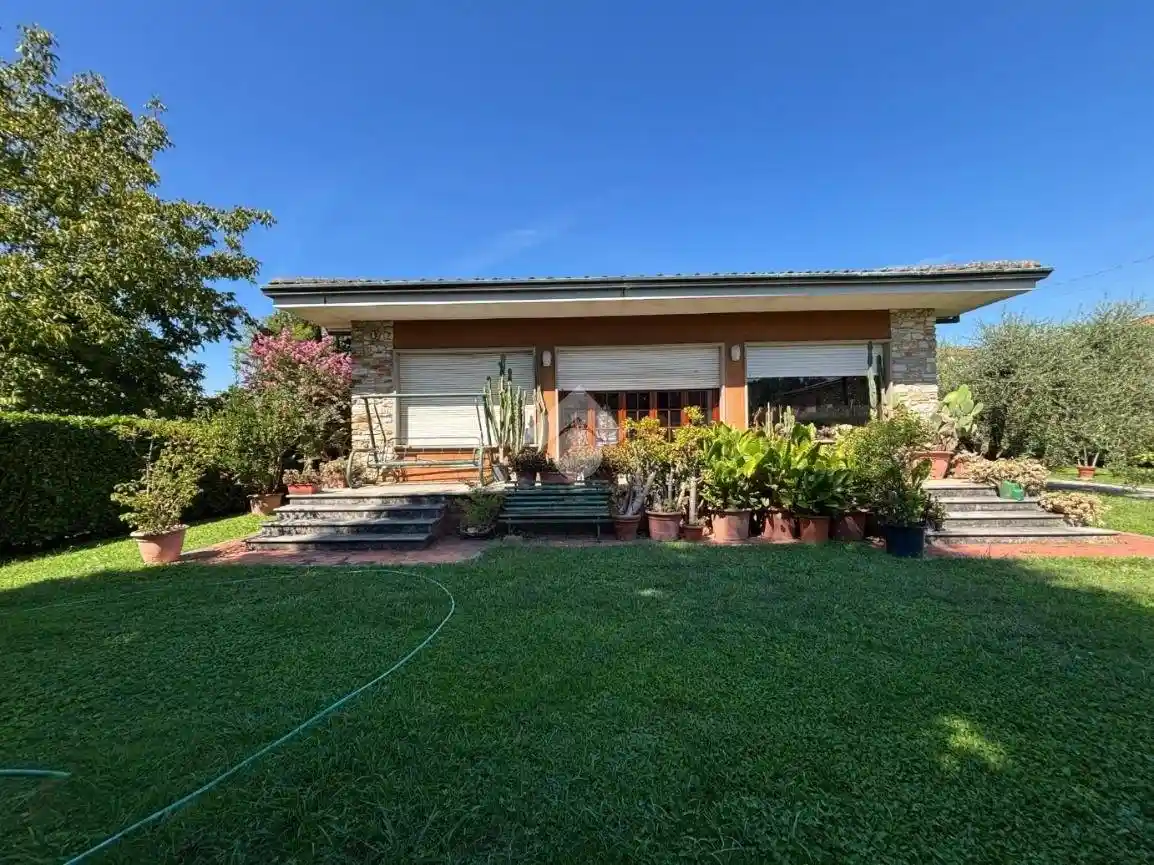 Villa in vendita a Lucca