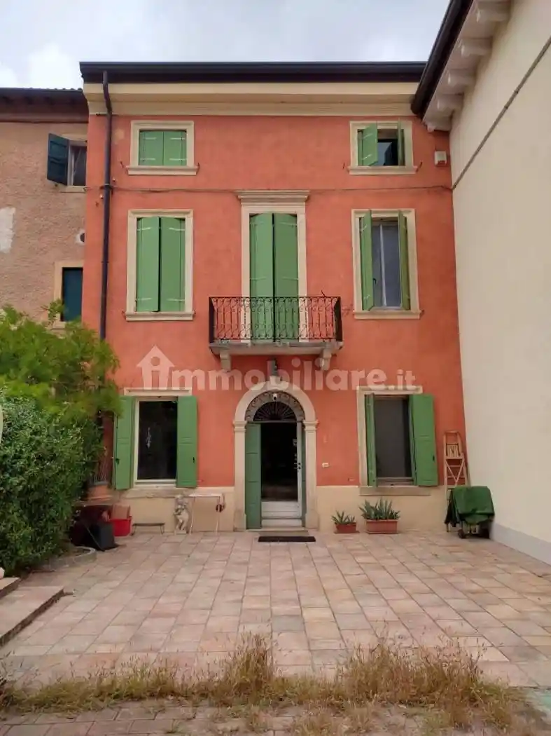 Casa indipendente in affitto a Sommacampagna