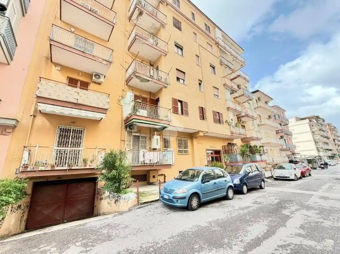 Appartamento in vendita a Napoli