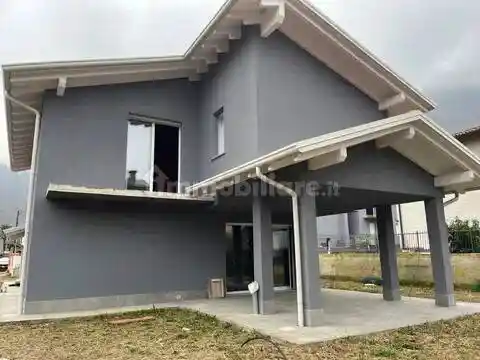 Villa in vendita a Lavena Ponte Tresa