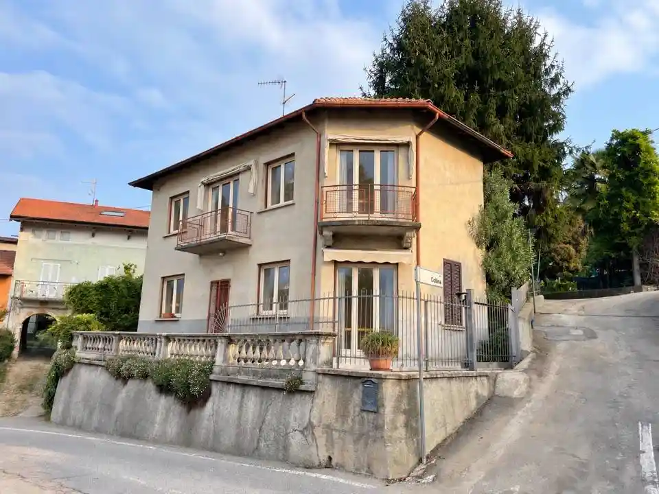 Villa in vendita a Besozzo