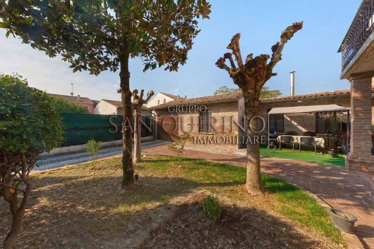 Villa in vendita a Dosolo