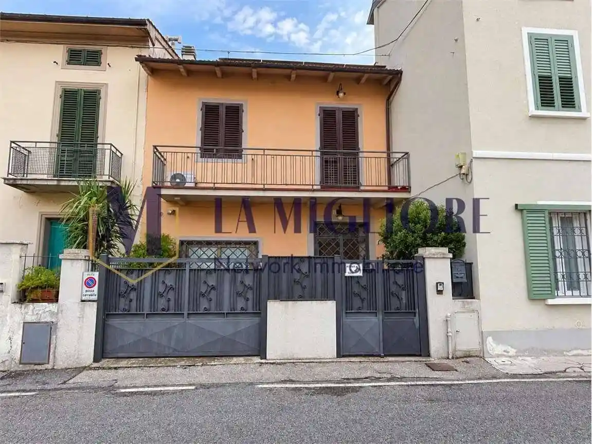 Casa indipendente in vendita a Prato