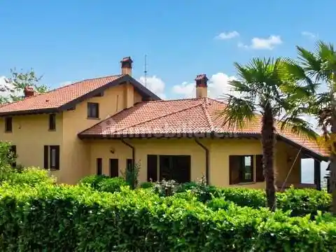 Villa in vendita a Pombia