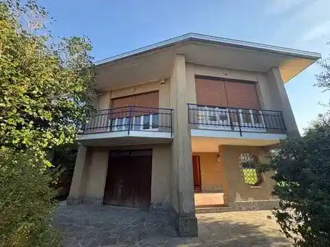 Villa in vendita a Varallo Pombia