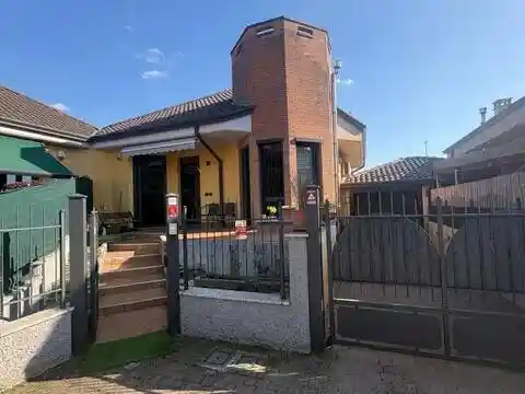 Villa in vendita a Lonate Pozzolo