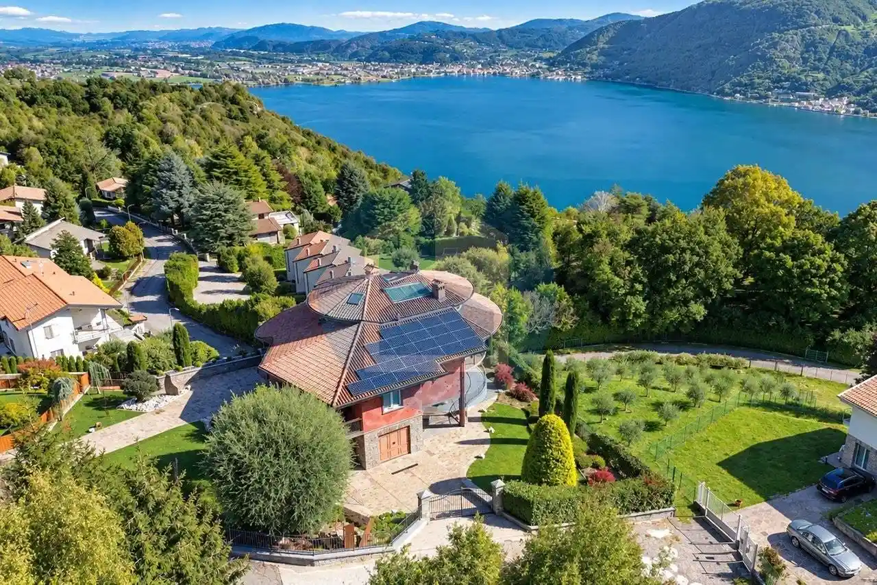 Casa indipendente in vendita a Solto Collina
