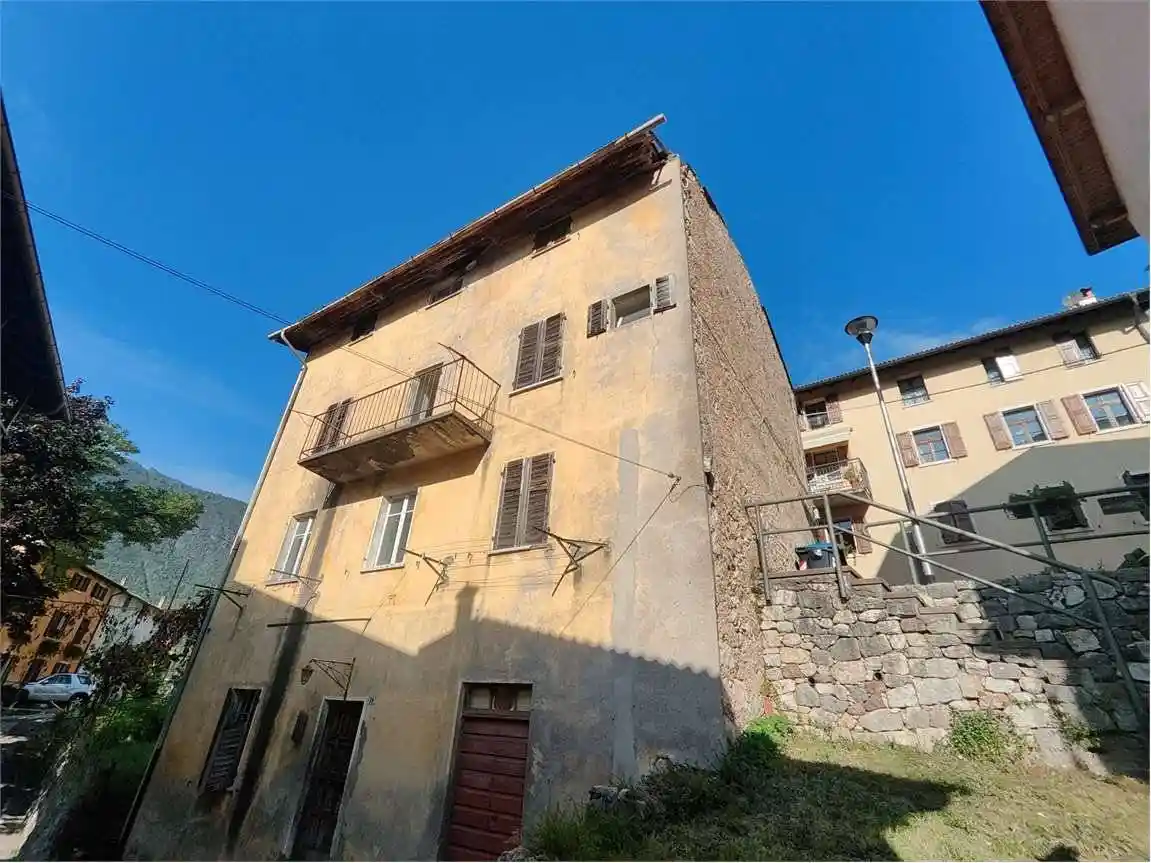 Casa indipendente in vendita a Vallarsa