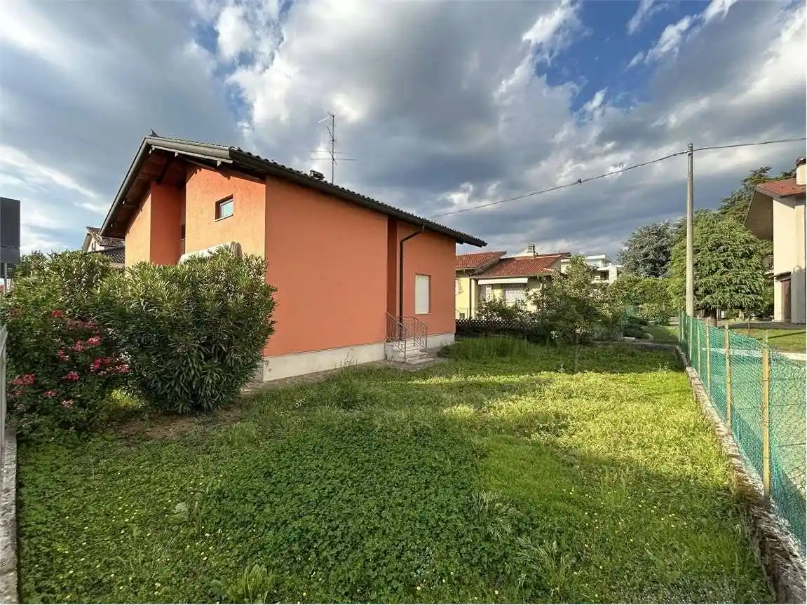Villa in vendita a Azzano San Paolo