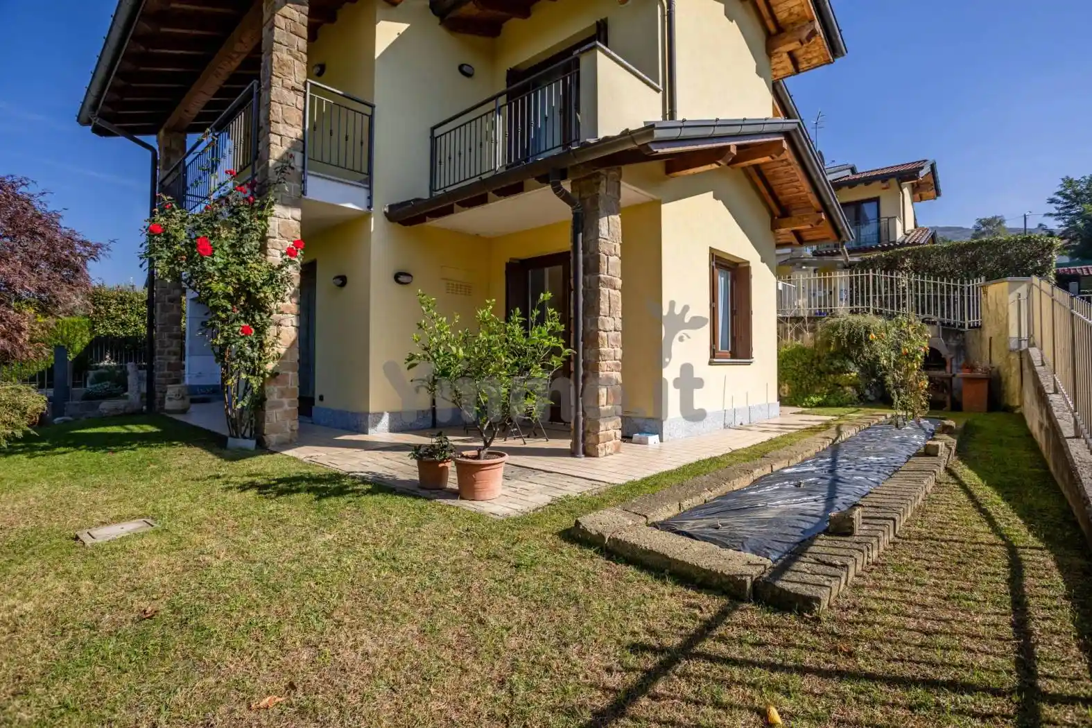 Villa in vendita a Cocquio-Trevisago