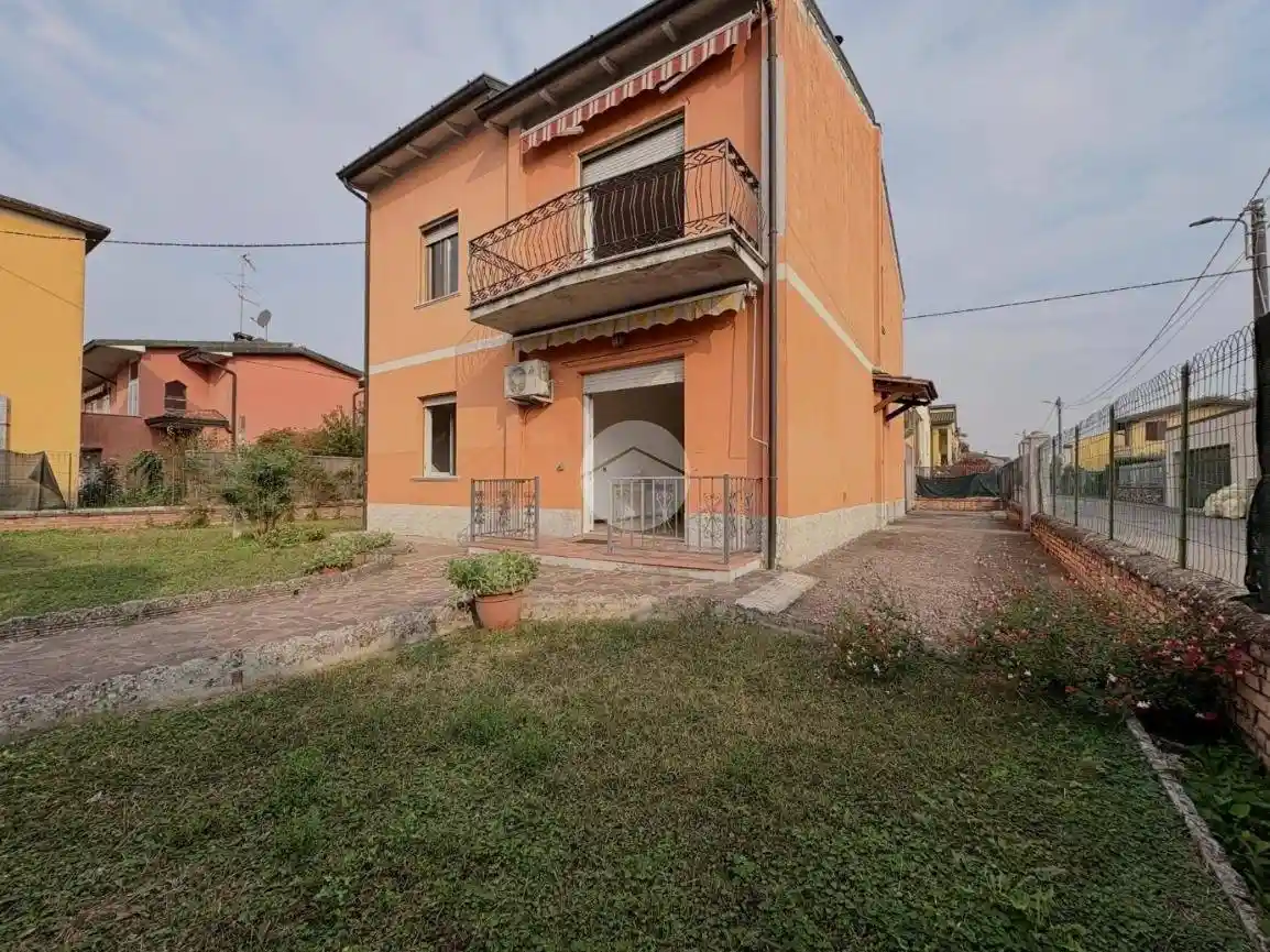 Villa in vendita a Persico Dosimo