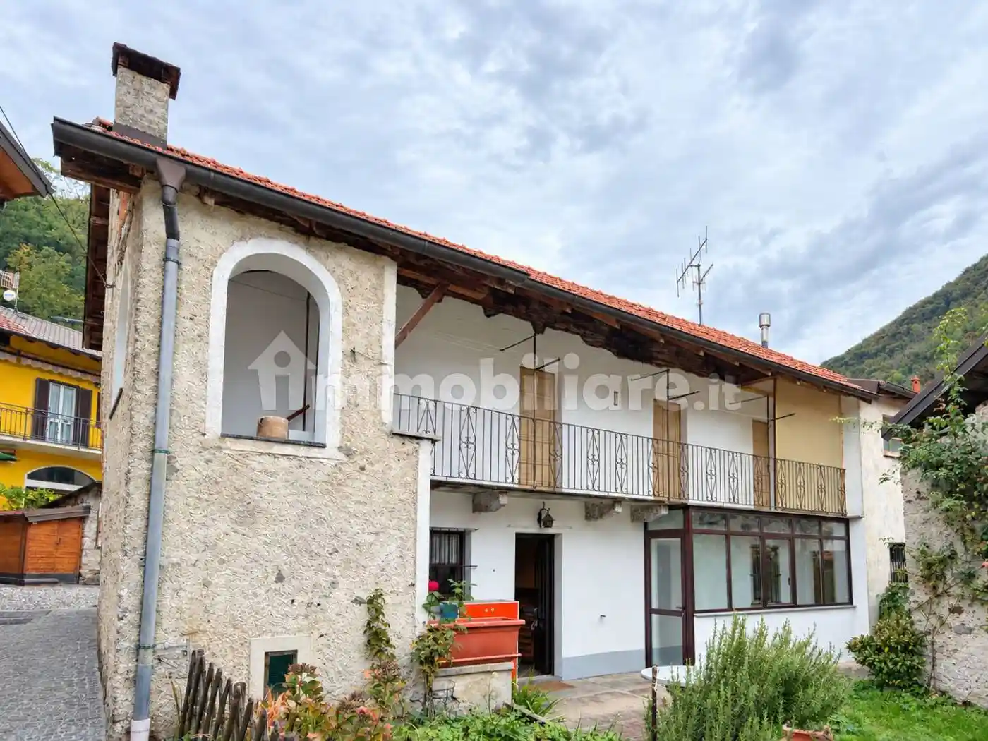 Casa indipendente in vendita a Cambiasca