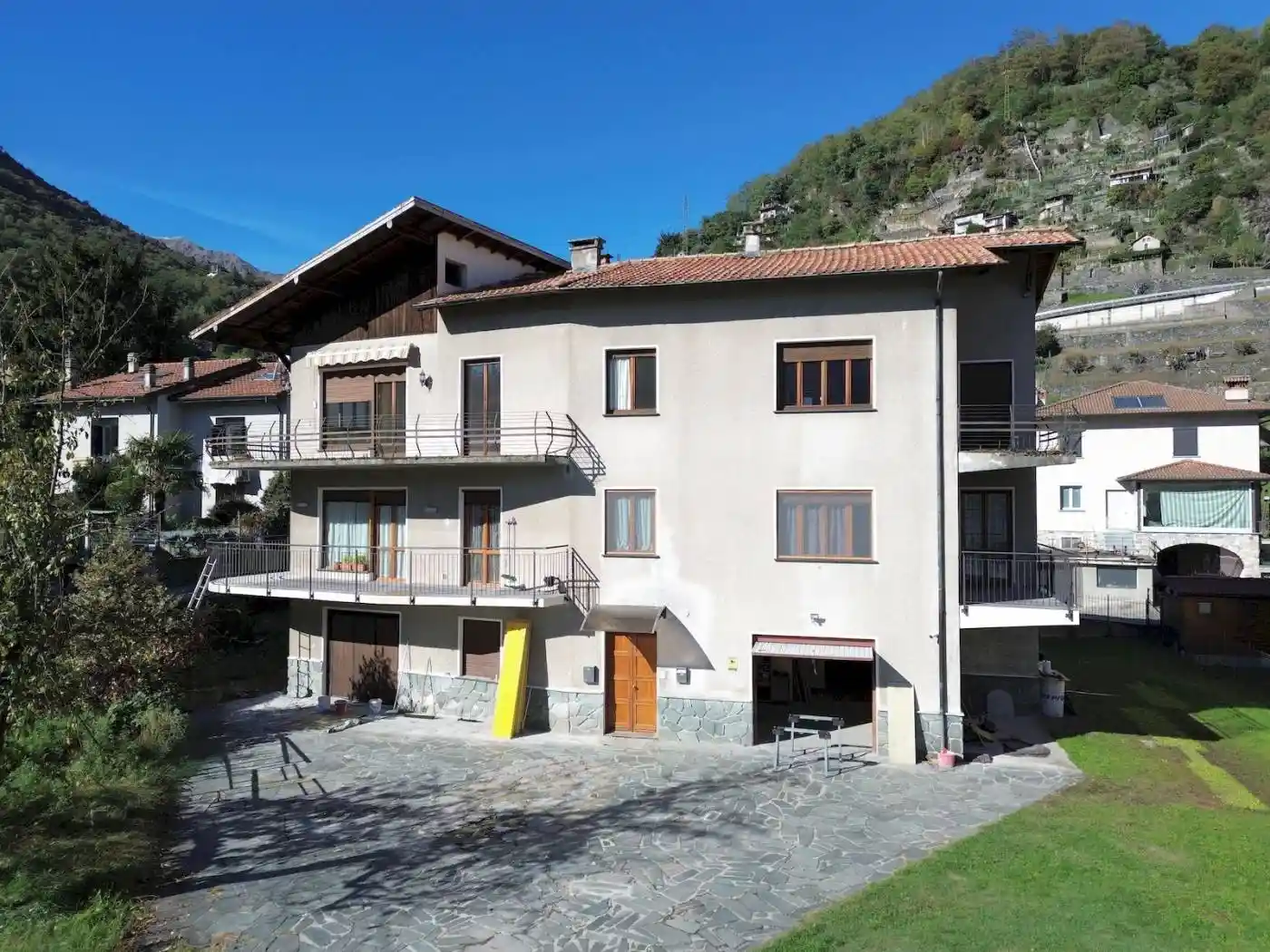 Appartamento in vendita a Dongo