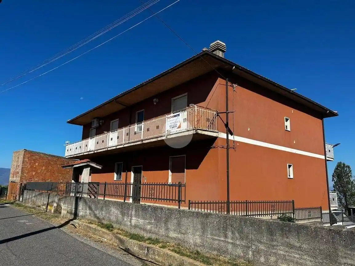 Palazzo - Edificio in vendita a Luzzi