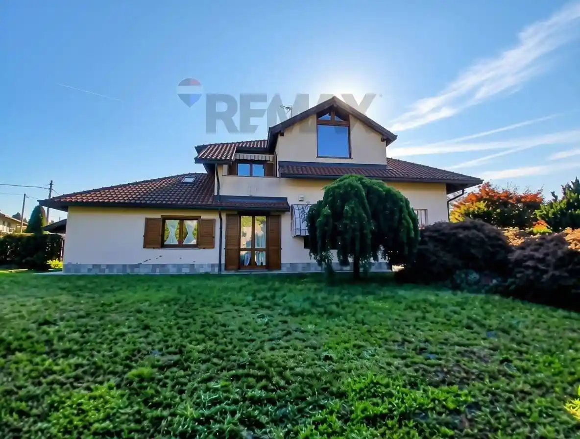 Villa in vendita a Mornago