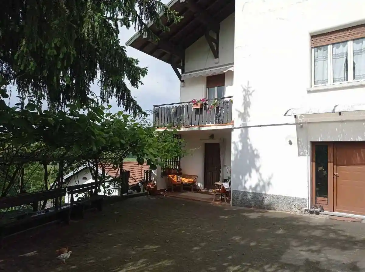 Villa in vendita a Biandronno