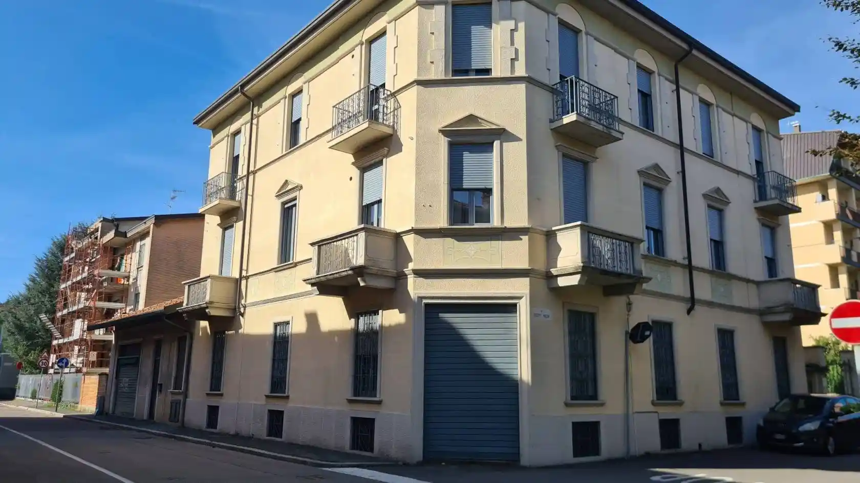 Palazzo - Edificio in vendita a Castellanza