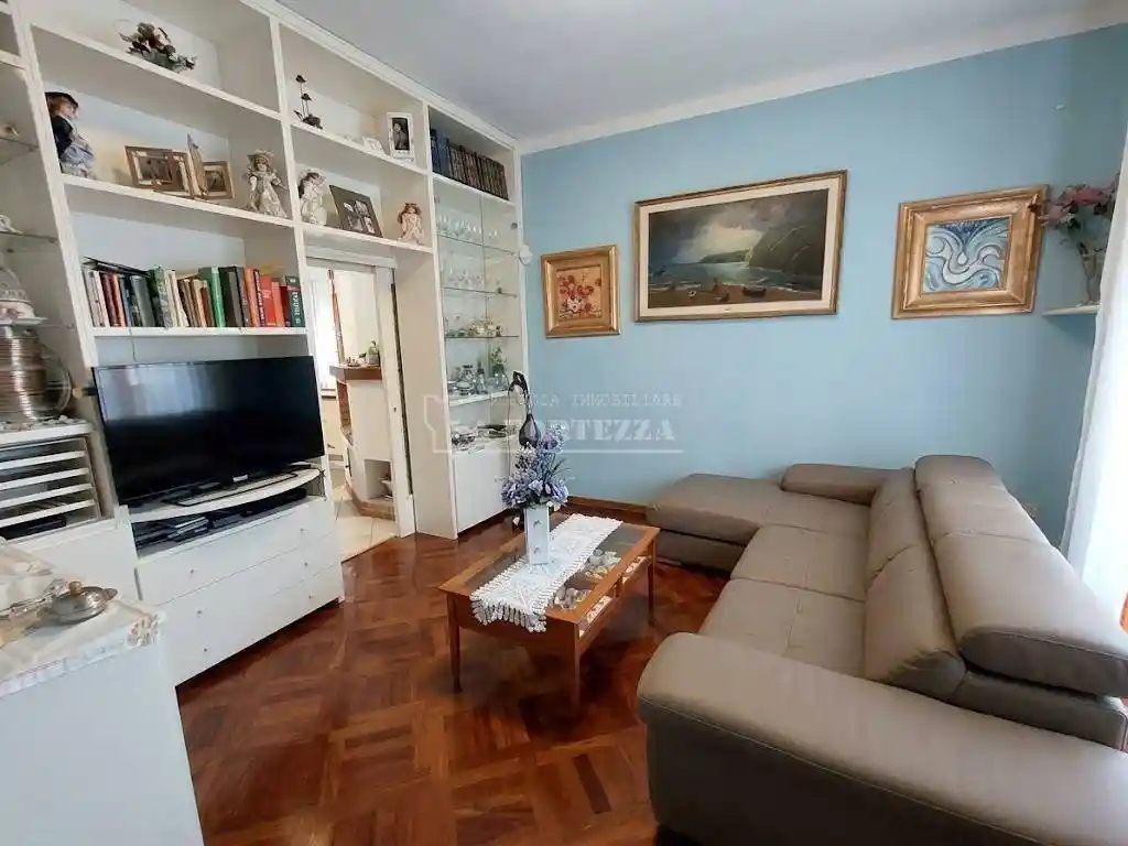 Villa in vendita a Cascina