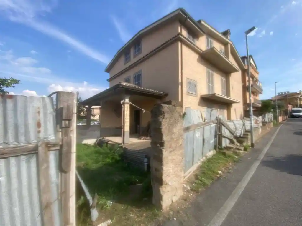 Casa indipendente in vendita a Roma