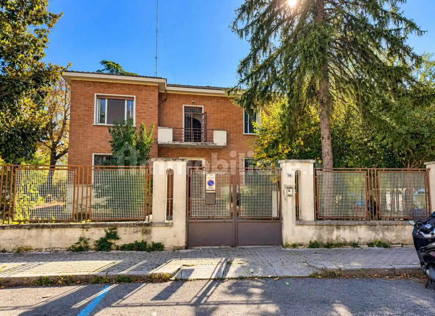 Palazzo - Edificio in vendita a Bologna