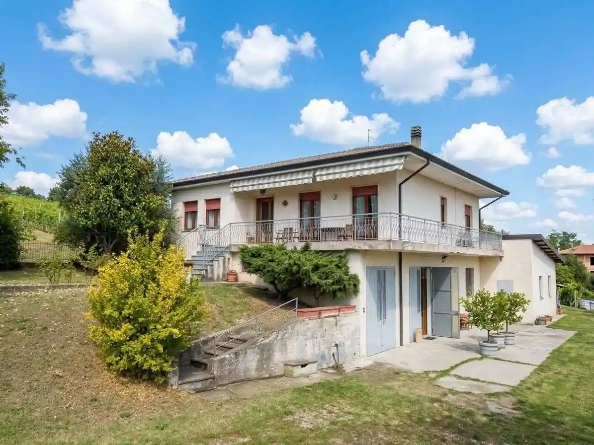 Villa in vendita a Montalto Pavese
