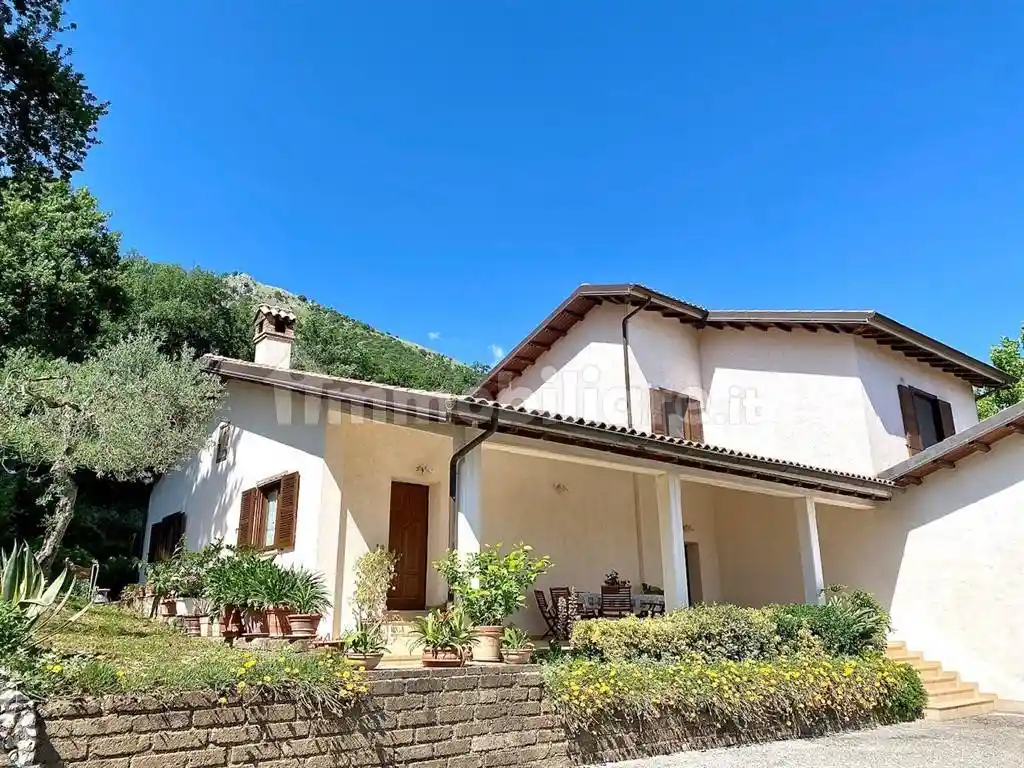Villa in vendita a Cave