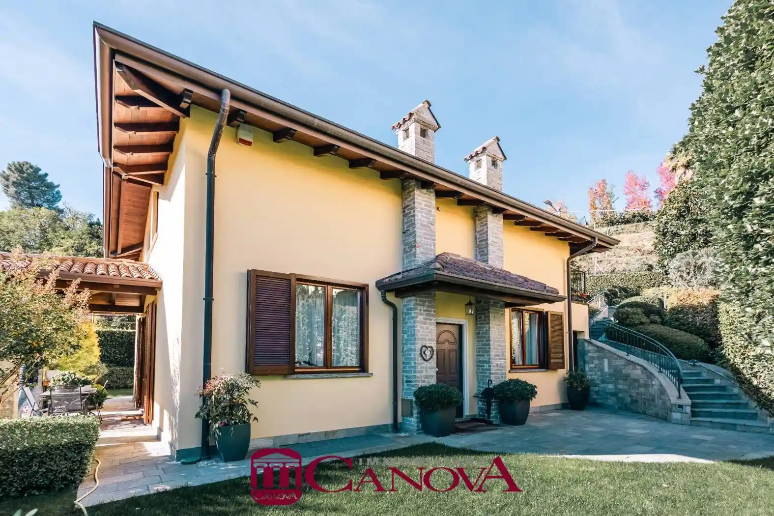 Villa in vendita a Montano Lucino