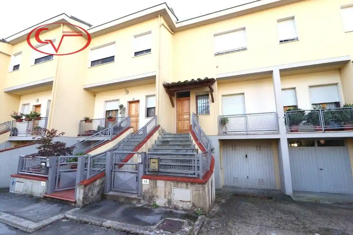 Appartamento in vendita a Bucine