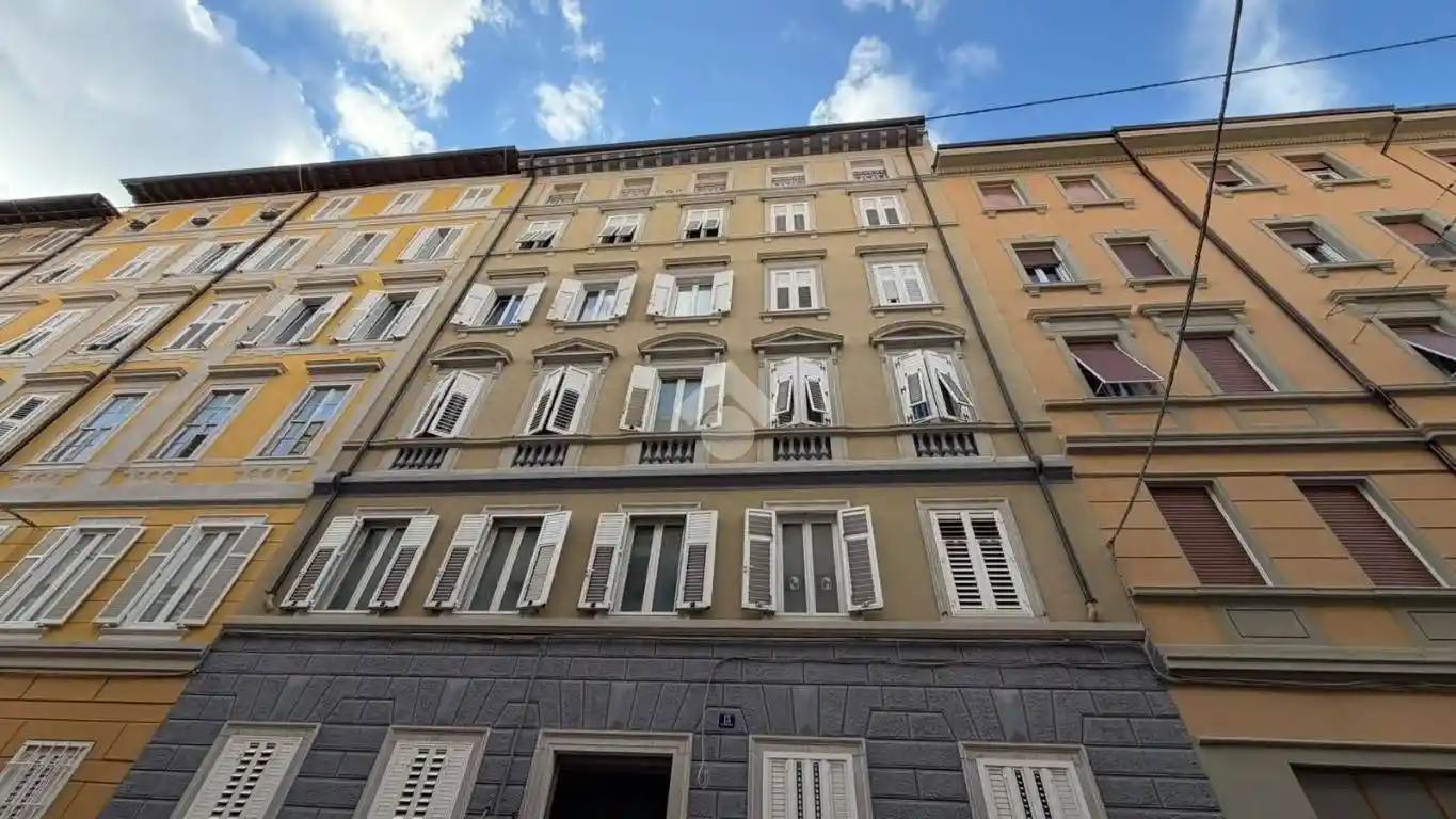 Palazzo - Edificio in vendita a Trieste
