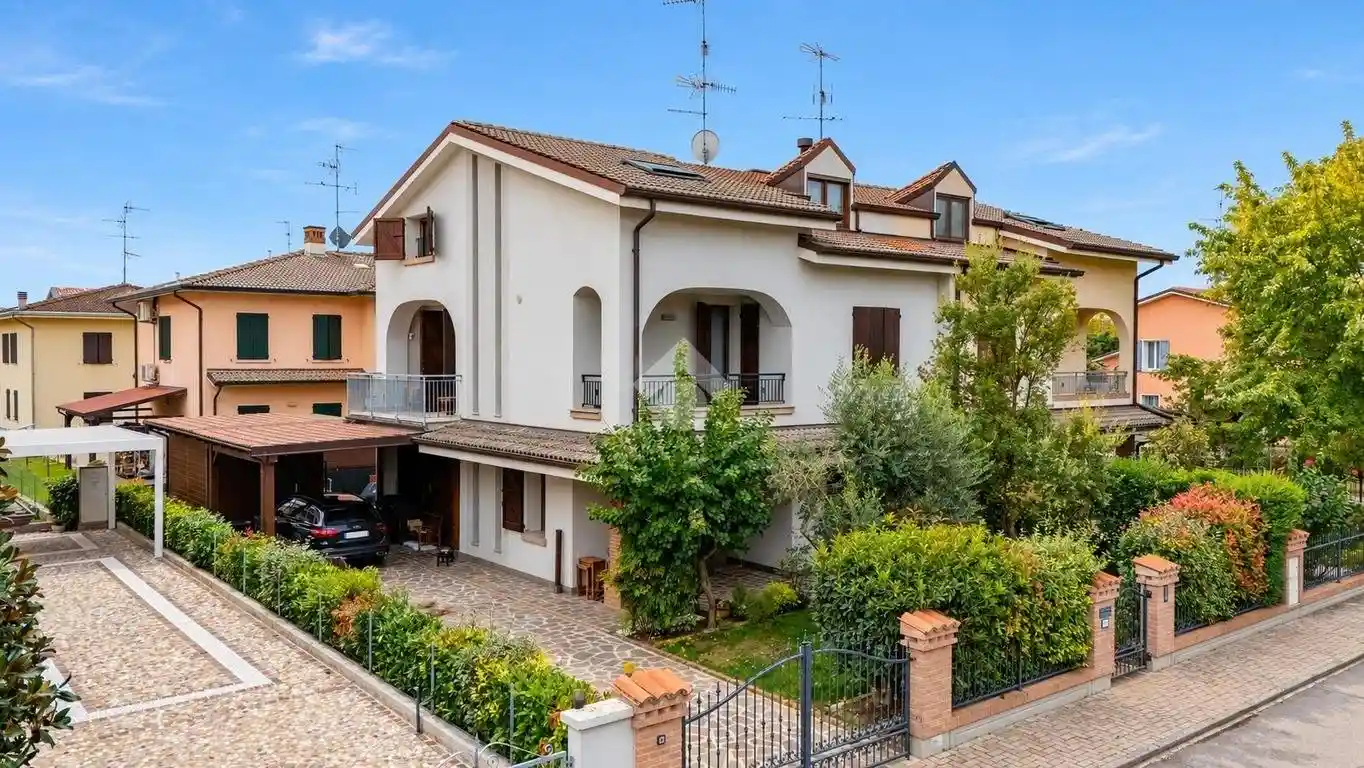 Villa in vendita a Novellara
