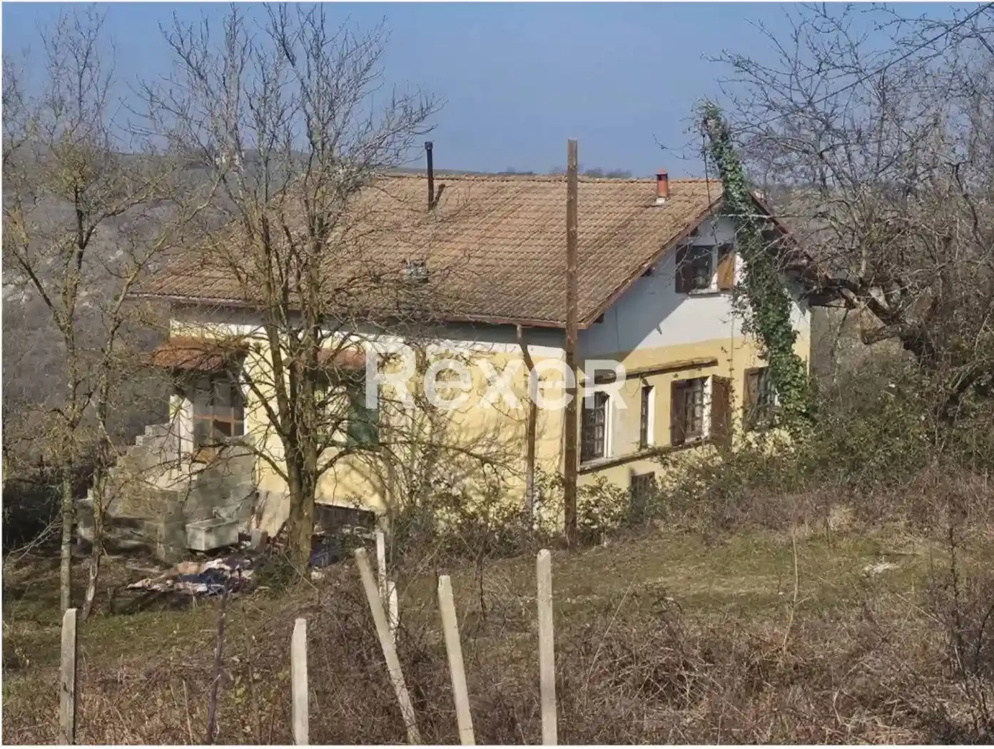 Casa indipendente in vendita a Colli Verdi