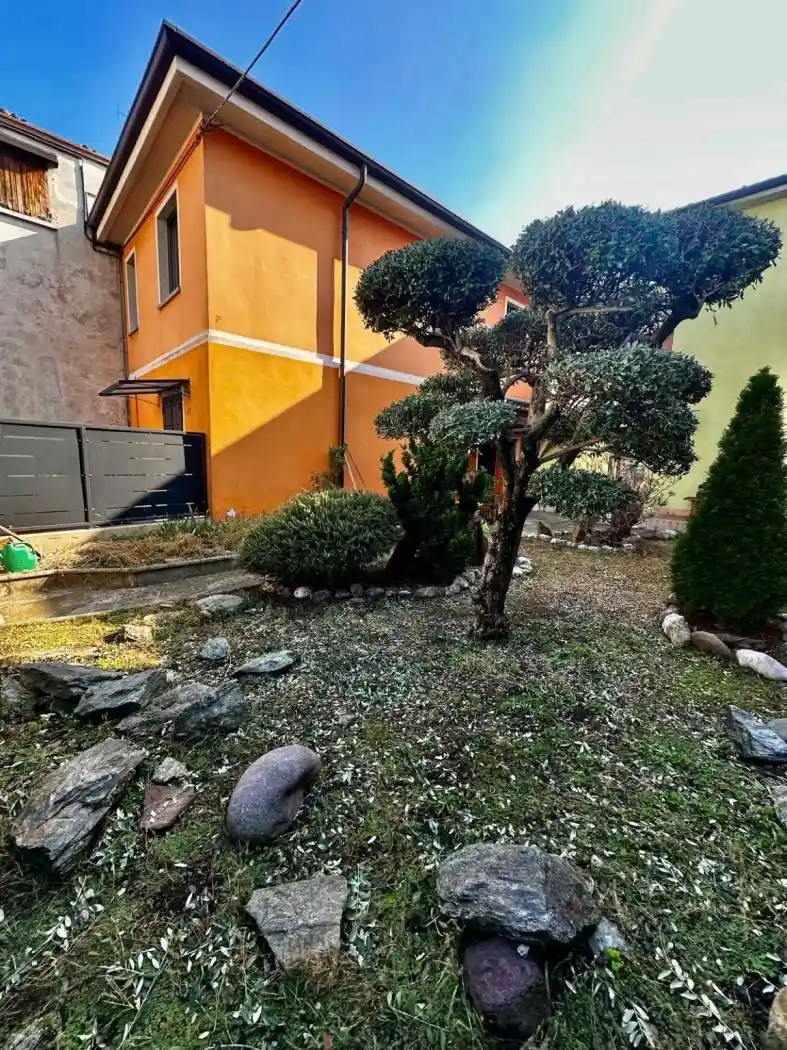 Casa indipendente in vendita a Nave