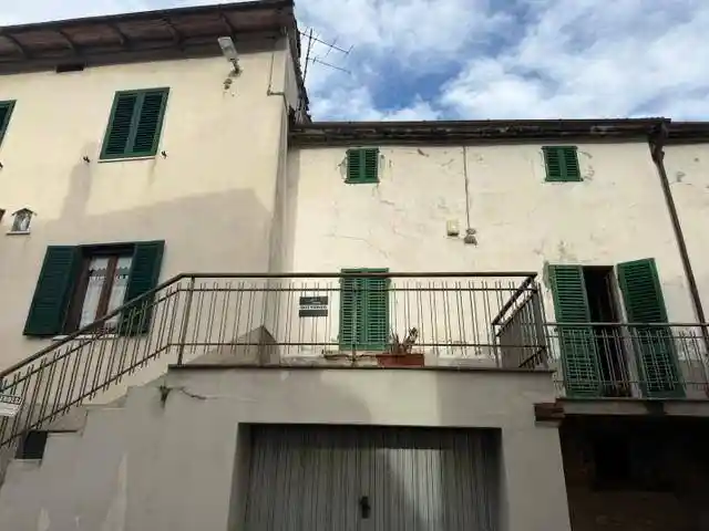 Casa indipendente in vendita a Pistoia